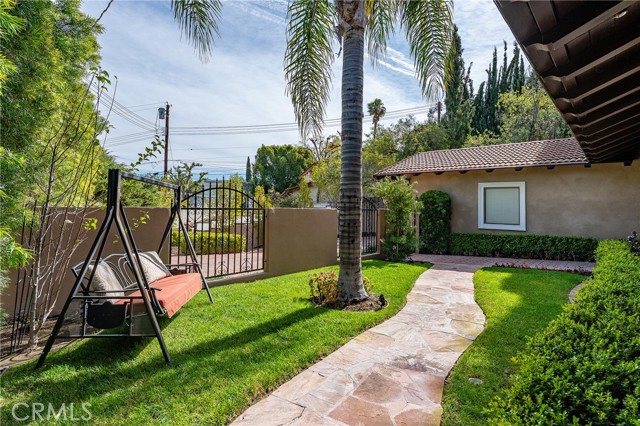 5005 Delita Place, Woodland Hills CA: https://media.crmls.org/medias/62818901-7845-4be0-8ed8-c35abc2d9715.jpg