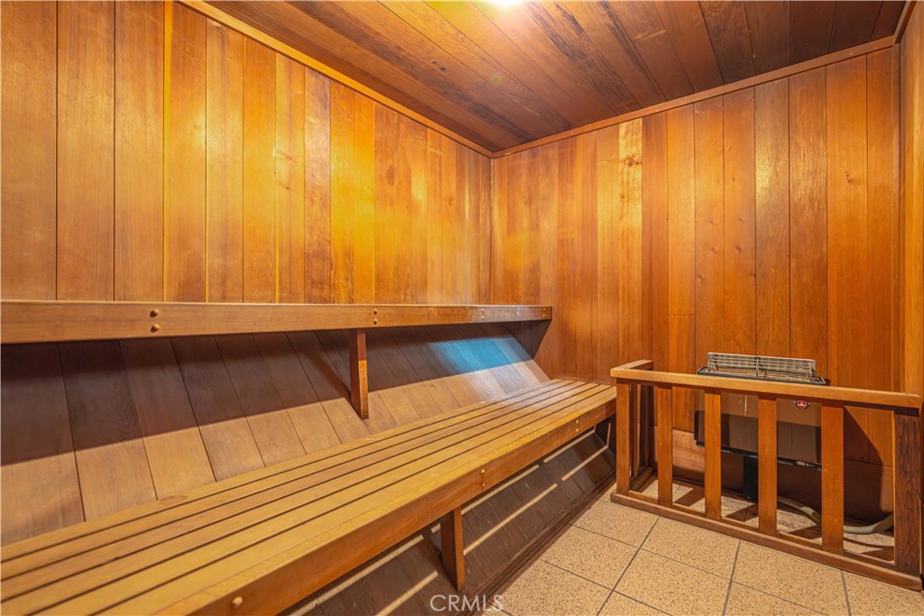 https://media.crmls.org/medias/628273c3-d2d0-47bf-84bd-359f5e1cae79.jpg?preset=X-Large