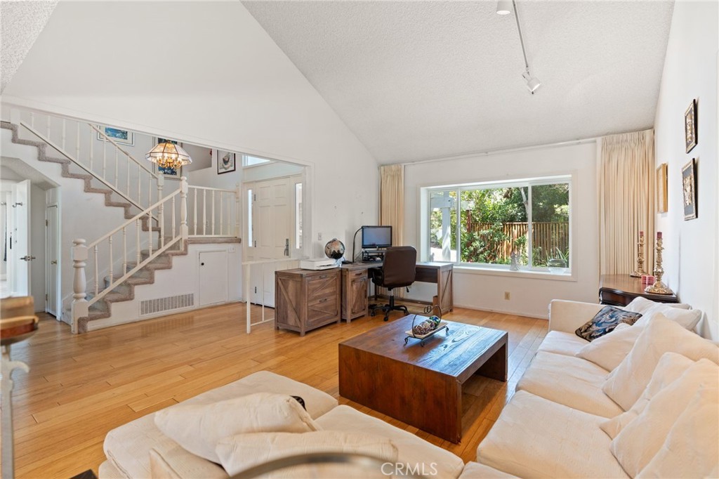 MLS #OC25155618 img 9