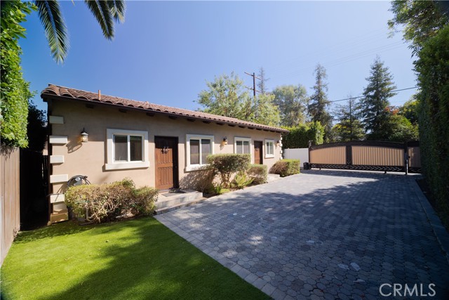 Detail Gallery Image 2 of 27 For 19617 Oxnard St, Tarzana,  CA 91356 - 3 Beds | 2 Baths