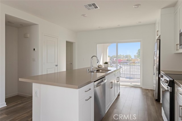 Detail Gallery Image 9 of 26 For 9831 La Serna Dr #1,  Whittier,  CA 90605 - 3 Beds | 3 Baths