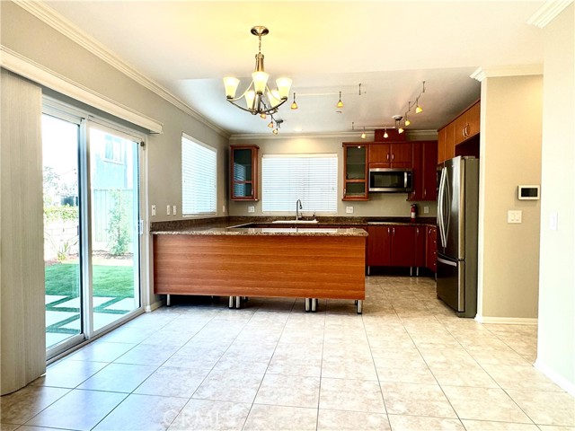 Detail Gallery Image 5 of 27 For 2219 Grant Ave #C,  Redondo Beach,  CA 90278 - 3 Beds | 2/1 Baths