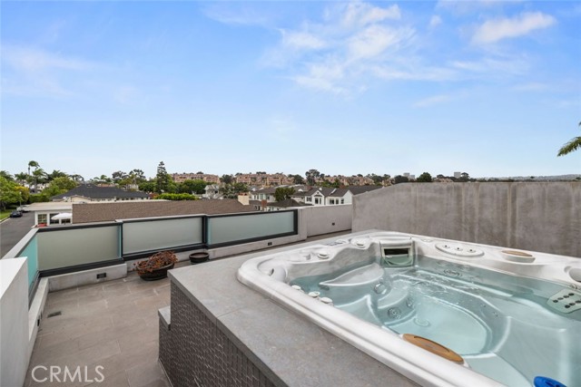 8 Beacon Bay, Newport Beach CA: https://media.crmls.org/medias/628530b7-851c-42e4-87ef-1cfffa72f77a.jpg