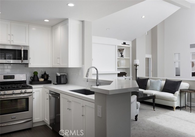 2 Teramo Court, Newport Coast CA: https://media.crmls.org/medias/62858825-0385-4669-ace9-635659fa448c.jpg