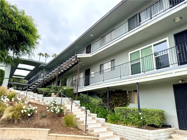 136 W Union Avenue, Fullerton CA: https://media.crmls.org/medias/6285943f-14ea-4625-8dd7-9d3125060a68.jpg