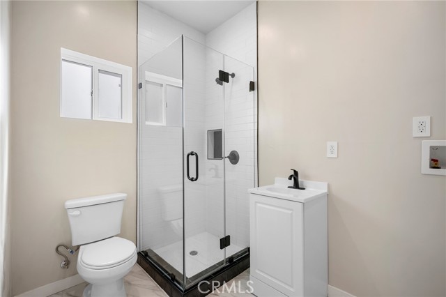 908 East Maple, B photo 12