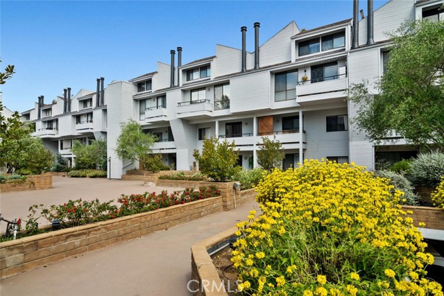 13331 Moorpark Street, Sherman Oaks CA: https://media.crmls.org/medias/62879251-b09b-45d4-9d9f-4b7c61c8b65f.jpg