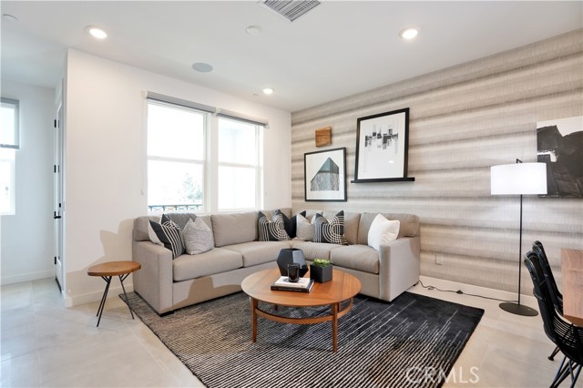 Detail Gallery Image 5 of 22 For 2317 W Broadway, Anaheim,  CA 92804 - 2 Beds | 2/2 Baths