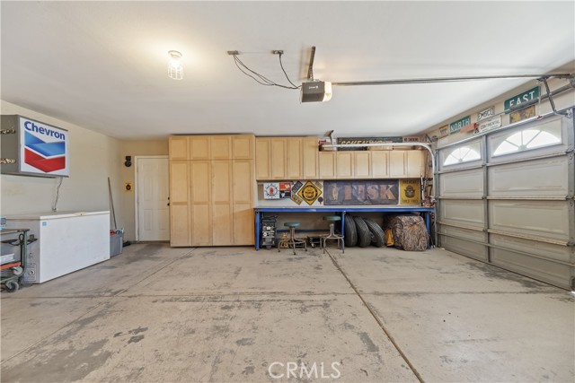 8328 Chateau Road, Phelan CA: https://media.crmls.org/medias/62887149-36ad-455b-b337-bda4236462da.jpg