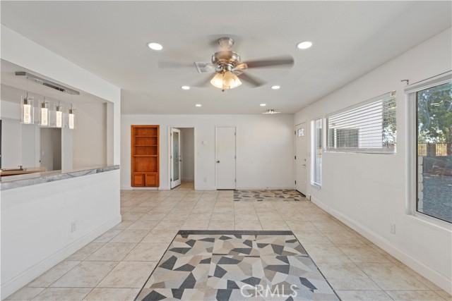 Detail Gallery Image 6 of 45 For 23859 South Rd, Apple Valley,  CA 92307 - 4 Beds | 2 Baths