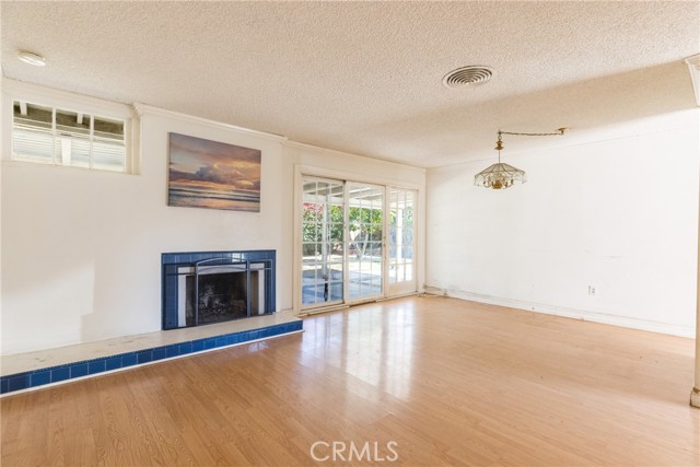 Detail Gallery Image 3 of 48 For 17149 Donmetz, Granada Hills,  CA 91344 - 4 Beds | 2 Baths