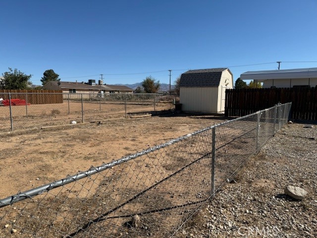 Detail Gallery Image 7 of 17 For 14945 Tonikan, Apple Valley,  CA 92307 - 3 Beds | 3 Baths