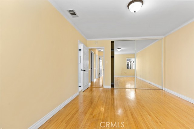 1941 W Kenneth Road, Glendale CA: https://media.crmls.org/medias/62899604-65bf-4ada-b5b1-5f72e95e7761.jpg