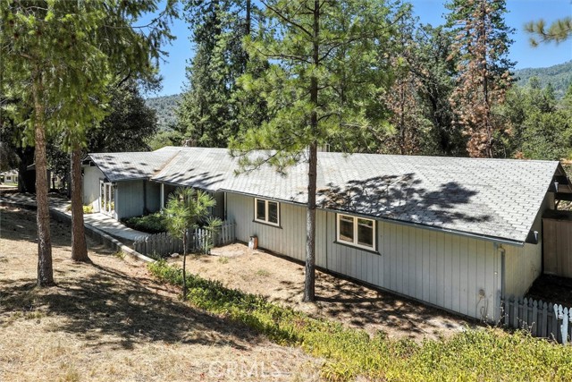 5783 Chowchilla Mountain Road, Mariposa CA: https://media.crmls.org/medias/628a2938-82a5-464c-8118-c22989d49588.jpg