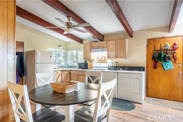 797 Chateau Drive, Crestline CA: https://media.crmls.org/medias/628a6838-b848-4661-a795-2d752c188d44.jpg