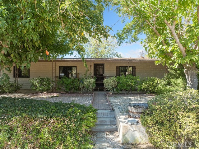 19976 Cornelian, Apple Valley CA: https://media.crmls.org/medias/628cb16e-e694-4241-b432-626b5e82ddf0.jpg