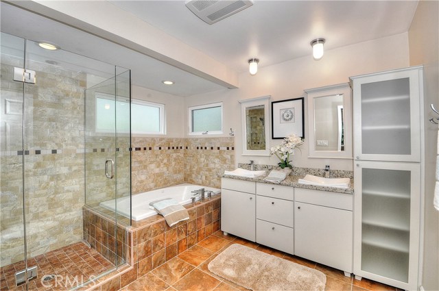 217 Vista Del Parque, Redondo Beach, California 90277, 4 Bedrooms Bedrooms, ,2 BathroomsBathrooms,Residential,Sold,Vista Del Parque,PV17010276