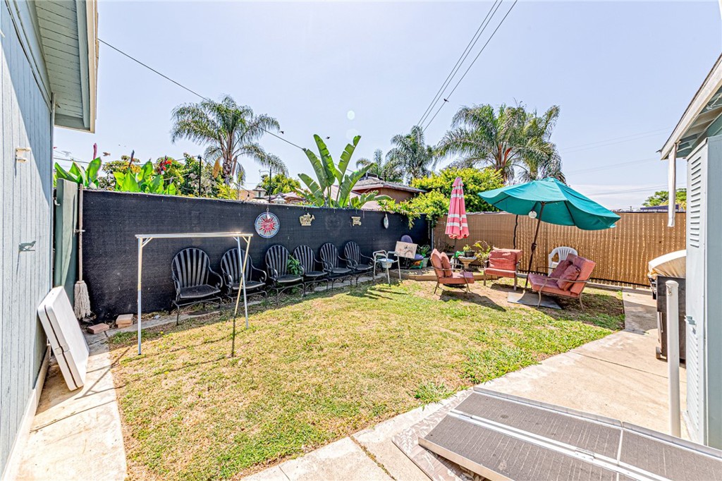 https://media.crmls.org/medias/628eb136-4b9d-453c-9a43-1a19652f2544.jpg?preset=X-Large
