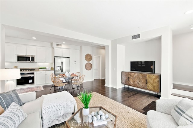 2 Bed Home for Sale in Hawthorne, California