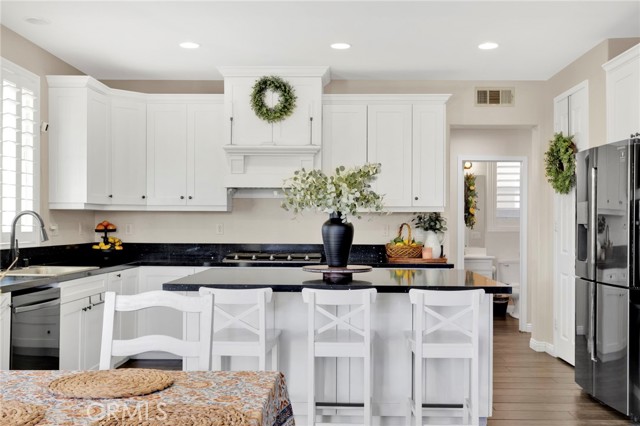 Detail Gallery Image 15 of 48 For 3925 Obsidian, San Bernardino,  CA 92407 - 4 Beds | 3 Baths