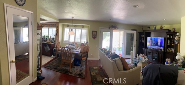 Detail Gallery Image 5 of 11 For 7814 Aberdeen, Highland,  CA 92346 - 4 Beds | 3 Baths