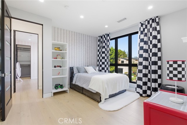 Detail Gallery Image 23 of 48 For 4545 Stern Ave, Sherman Oaks,  CA 91423 - 6 Beds | 5/1 Baths