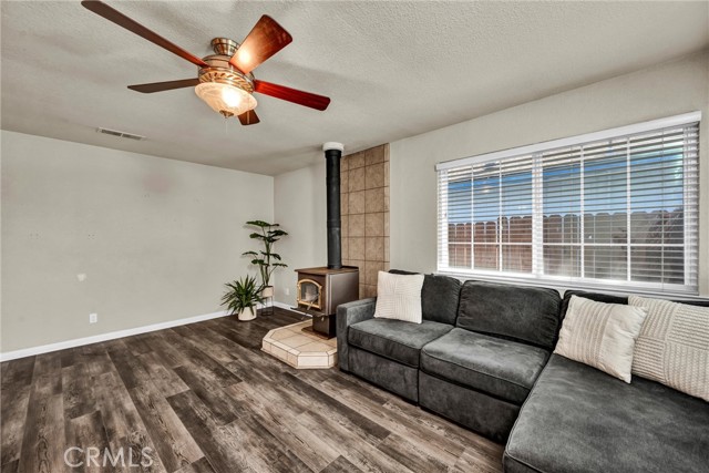 Detail Gallery Image 7 of 24 For 944 First St, Lakeport,  CA 95453 - 4 Beds | 1/1 Baths