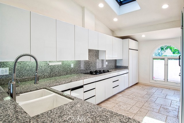 2163 Vista Entrada, Newport Beach CA: https://media.crmls.org/medias/62914eea-7f63-49da-ba2d-ae95dbe8c4b6.jpg