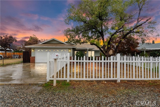 Detail Gallery Image 1 of 22 For 1618 Rench Rd, Bakersfield,  CA 93308 - 3 Beds | 2 Baths