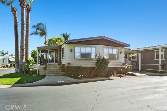24921 Muirlands Boulevard, Lake Forest CA: https://media.crmls.org/medias/6291cdc4-3767-4d98-b8d3-b9816692c588.jpg