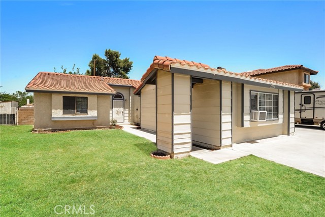 1115 E Avenue J6, Lancaster CA: https://media.crmls.org/medias/6292813b-f0ff-4911-bf47-c0f74bd0bb36.jpg