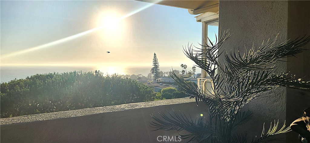 https://media.crmls.org/medias/62928ac9-a00d-4641-9bae-d5746b59f9b1.jpg?preset=X-Large