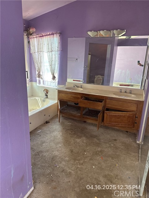 14535 Owens River Road, Victorville CA: https://media.crmls.org/medias/6292a7f9-e033-4814-aad4-28824b86df6e.jpg