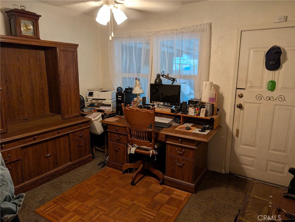 https://media.crmls.org/medias/6292c562-9daa-431a-9c1f-93b6c4652ce2.jpg?preset=X-Large