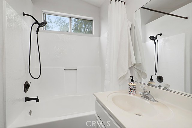 Detail Gallery Image 18 of 27 For 1226 via Angelica, Vista,  CA 92081 - 3 Beds | 2/1 Baths