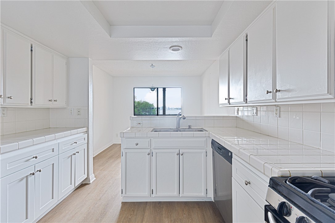 Detail Gallery Image 5 of 16 For 7735 Newman Ave #301,  Huntington Beach,  CA 92647 - 3 Beds | 2 Baths