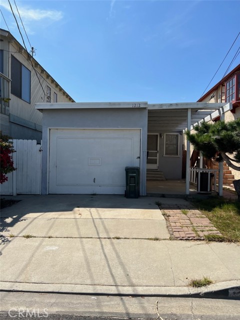 1212 19th Street, Hermosa Beach, California 90254, 2 Bedrooms Bedrooms, ,2 BathroomsBathrooms,Residential,For Sale,19th,SB22208815