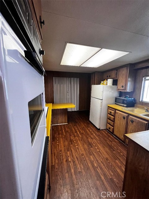 Detail Gallery Image 7 of 16 For 2160 W. Rialto Ave, San Bernardino,  CA 92410 - 2 Beds | 2 Baths