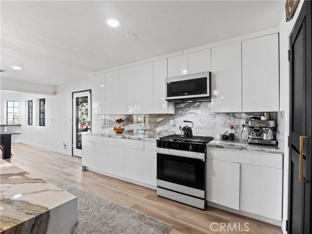 Detail Gallery Image 17 of 74 For 40646 27th St, Palmdale,  CA 93551 - 5 Beds | 4 Baths