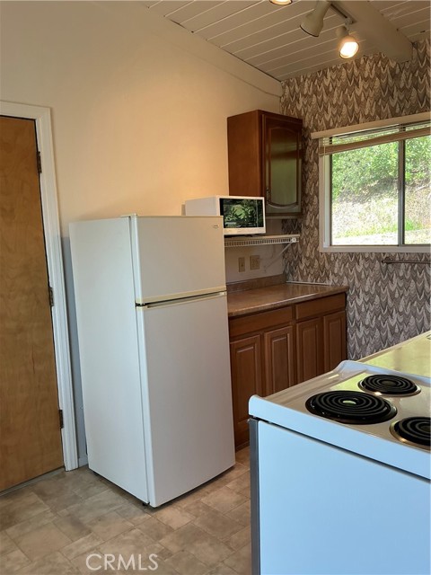 Detail Gallery Image 14 of 23 For 4160 Lakeview Dr, Nice,  CA 95464 - 2 Beds | 1 Baths