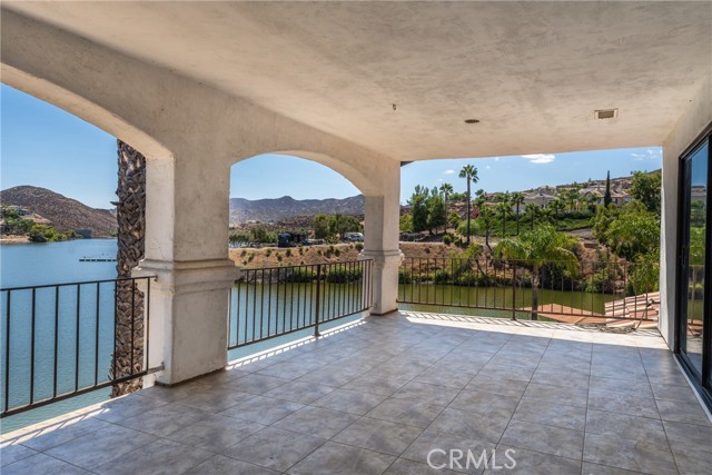 21998 Strawberry Lane, Canyon Lake CA: https://media.crmls.org/medias/629522ed-e246-4576-ae54-59f81bbed9d8.jpg
