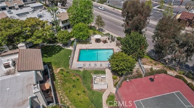 10500 Sunland Boulevard, Sunland CA: https://media.crmls.org/medias/6295b5d1-387e-42e0-bef9-b33a7b691315.jpg
