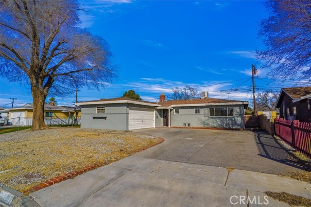 Detail Gallery Image 1 of 14 For 44502 2nd St, Lancaster,  CA 93535 - 3 Beds | 2 Baths