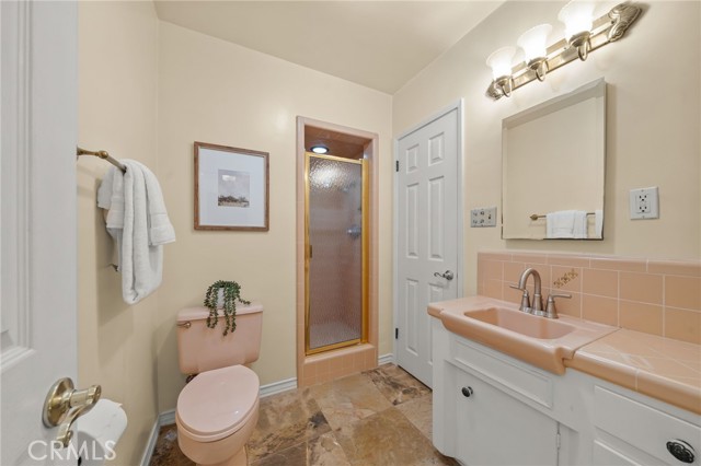Detail Gallery Image 17 of 24 For 2027 E Appleton #1,  Long Beach,  CA 90803 - 2 Beds | 2 Baths