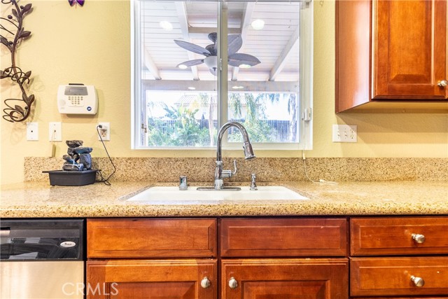 Detail Gallery Image 11 of 47 For 2168 Stonewood, Mentone,  CA 92359 - 4 Beds | 2/1 Baths