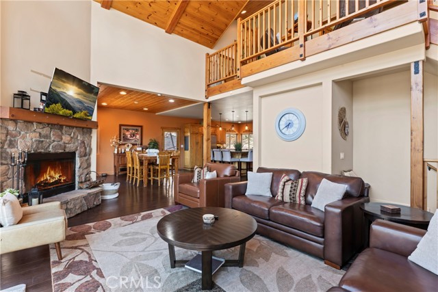 Detail Gallery Image 2 of 54 For 756 Brentwood Dr, Lake Arrowhead,  CA 92352 - 3 Beds | 3 Baths