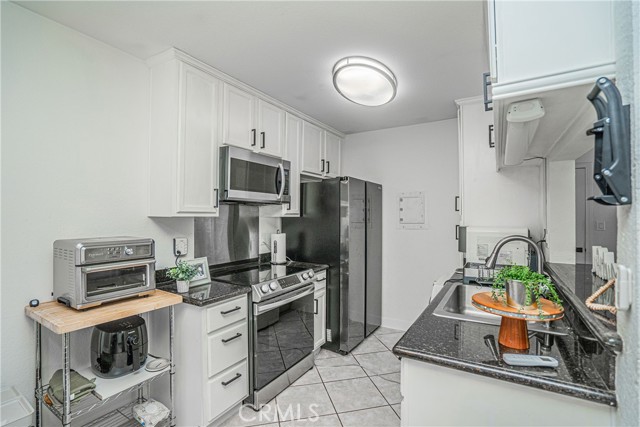 Detail Gallery Image 8 of 22 For 1345 Cabrillo Park Dr #K12,  Santa Ana,  CA 92701 - 1 Beds | 1 Baths