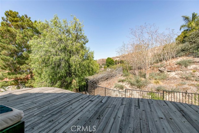 28741 Park Woodland Place, Saugus CA: https://media.crmls.org/medias/629a7092-76bd-468e-bdf7-bafaf3ea9b24.jpg