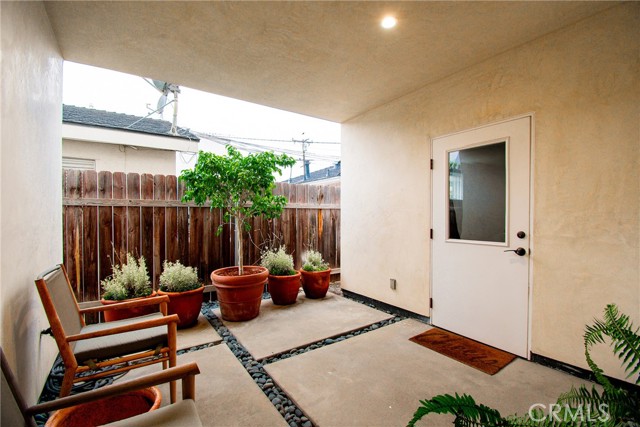 613 Larkspur Avenue, Corona del Mar CA: https://media.crmls.org/medias/629a7f6f-fe96-4947-9c31-84031b8fd26b.jpg