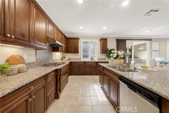 Detail Gallery Image 7 of 33 For 3 Cedarwood Ct, Lake Forest,  CA 92630 - 5 Beds | 4 Baths